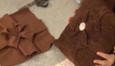 دوخت کوسن دست دوز با طرح گل برجسته