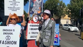 لندن: تجمع طرفداران محیط زیست مقابل نمایشگاه مد ویکتوریا